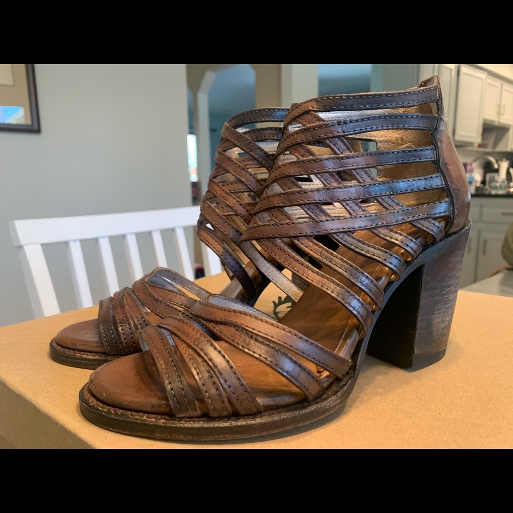 *NIB* Freebird by Steven “Wing” sandals - Sz9